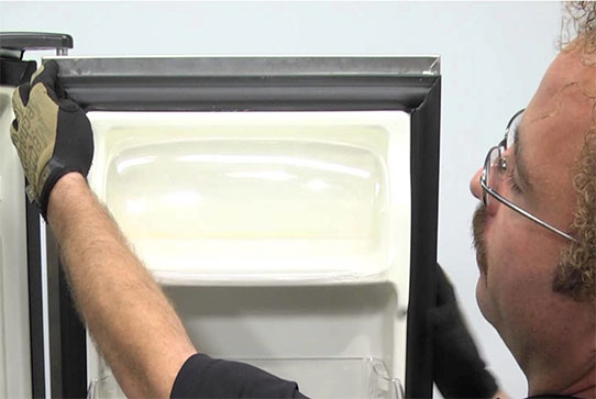 Перенавеска дверей холодильника в Электроуглах