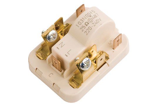 Замена пускозащитного реле холодильника в Электроуглах